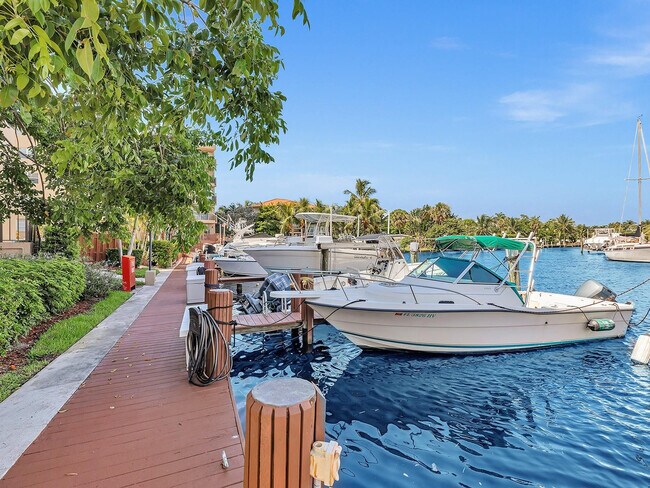 Building Photo - 1421 S Ocean Blvd