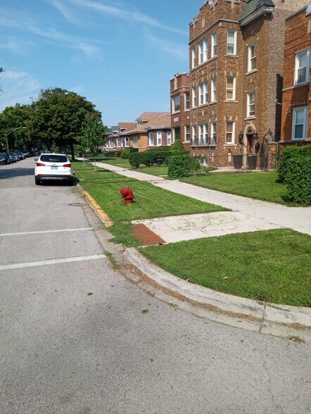 Building Photo - 1748 E 84th Pl