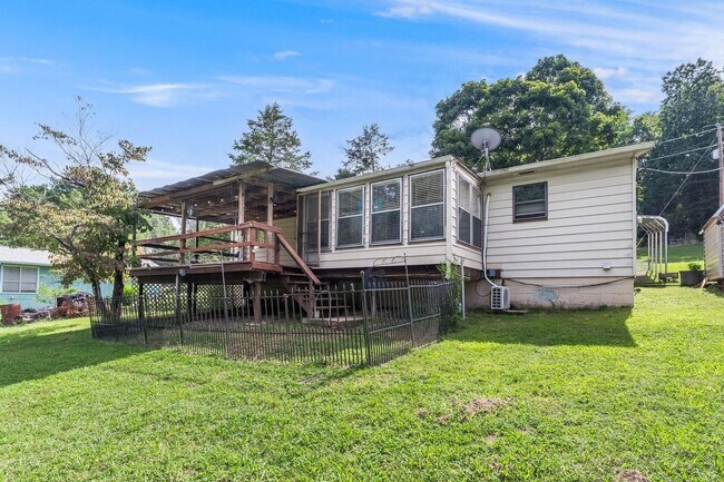 Building Photo - Charming Two Bedroom in Rogers