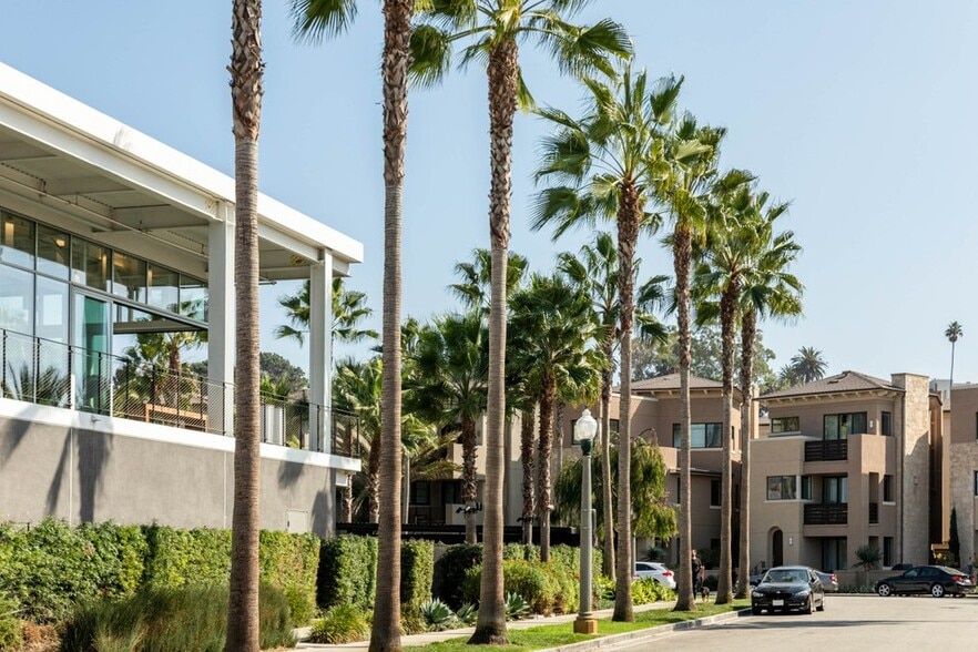 Building Photo - 6020 Seabluff Dr