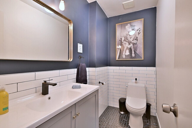 Building Photo - 7324 N Bell Ave