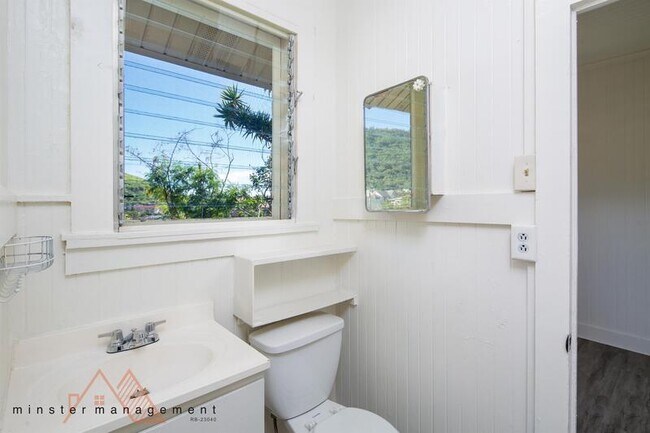 Building Photo - 2680 E Manoa Rd