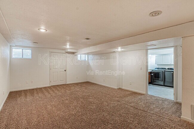 Building Photo - 14129 E Warren Pl