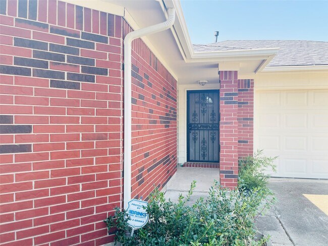 Building Photo - 8234 Viny Ridge Dr