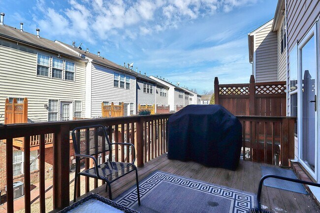 Building Photo - South Park Townhome for Rent!