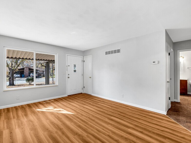 Building Photo - 106 Britanna Dr