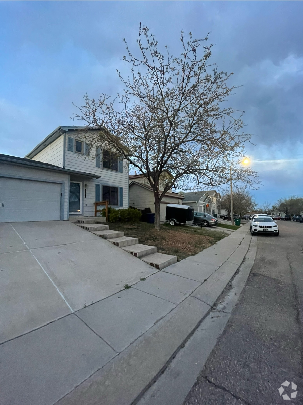 Building Photo - 4828 Prospect Dr