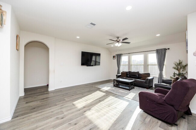 Building Photo - 3229 Trails End Rd