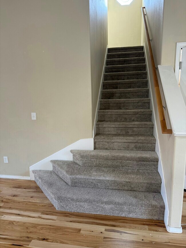 Building Photo - 5844 S Staaten Ave