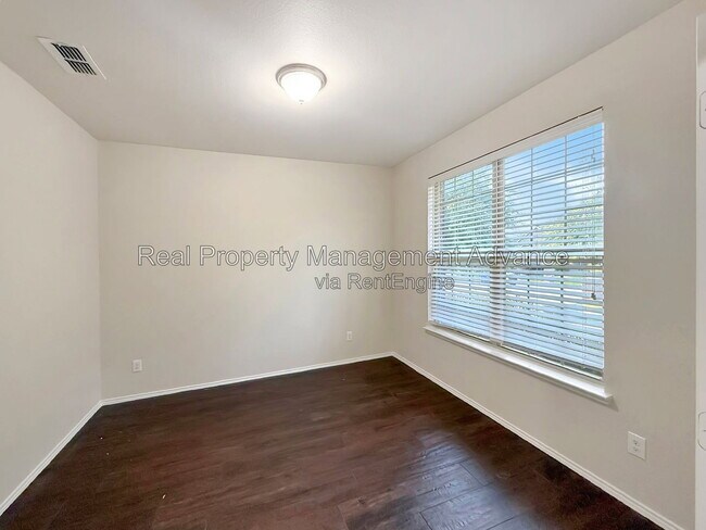 Building Photo - 1290 Lasso Dr