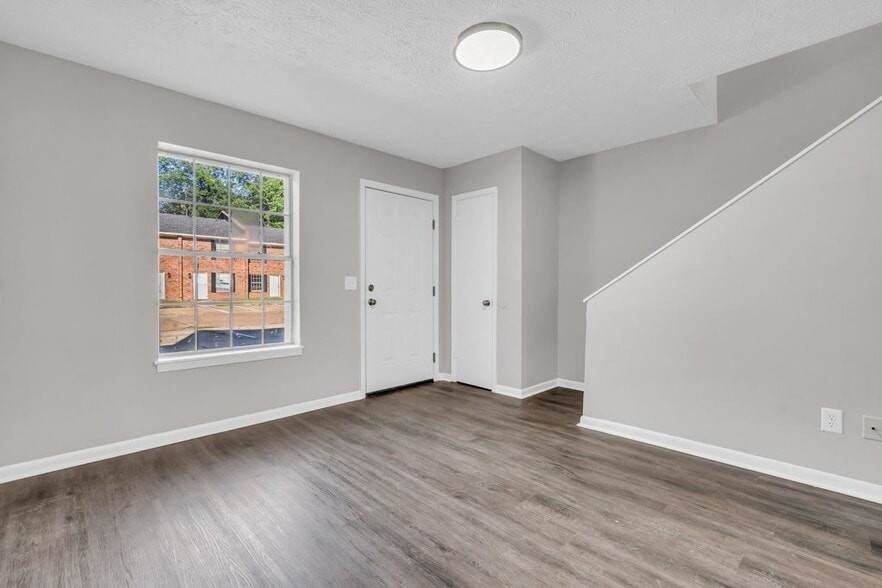 Building Photo - Eastwood Townhouses