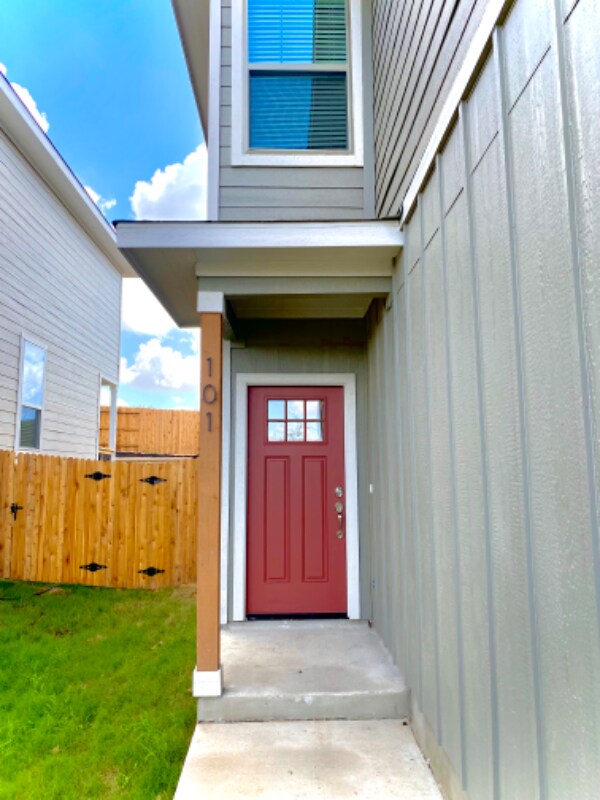 Building Photo - 7512 Magnolia Vlg