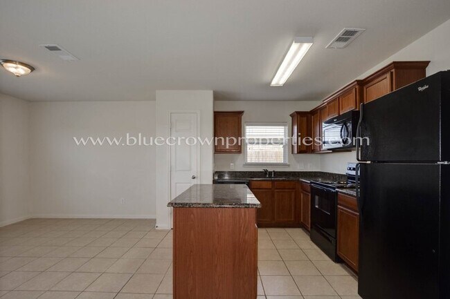 Building Photo - 2221 Meadow Dr