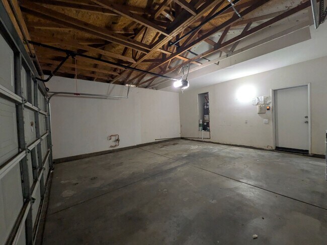 Building Photo - Beautiful 3 bedroom home
