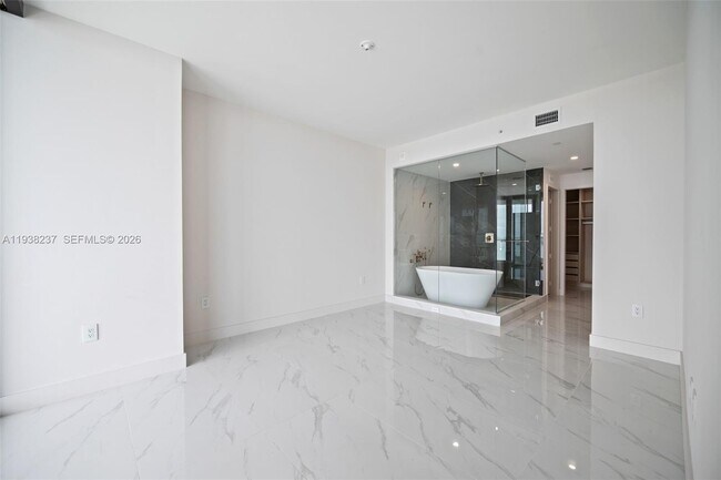 Building Photo - 700 NE 24th St