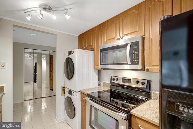 Building Photo - 1530 Key Blvd