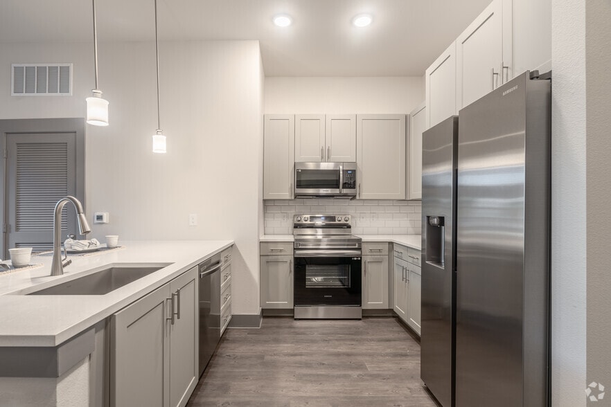 2BR, 2BA - 1022SF - Casella