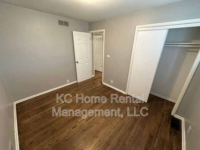 Building Photo - 7309 E 111th Terrace