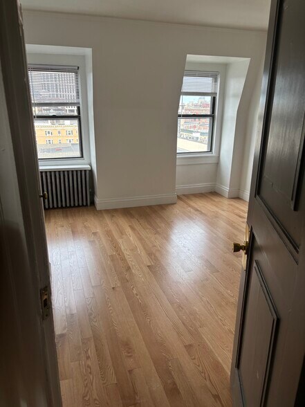 Primary Photo - 75 Westland Ave