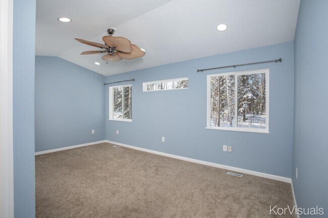 Building Photo - 761 Selina Ln