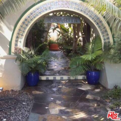 Primary Photo - 329 N Heliotrope Dr