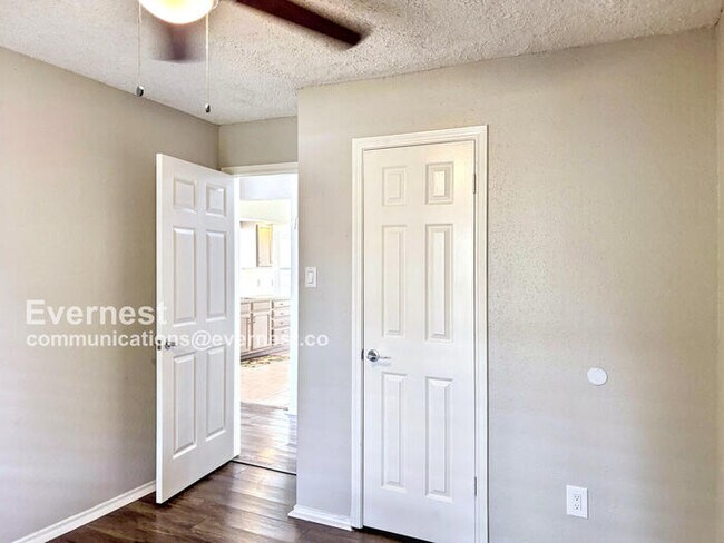 Building Photo - 2734 Indian Trail Dr