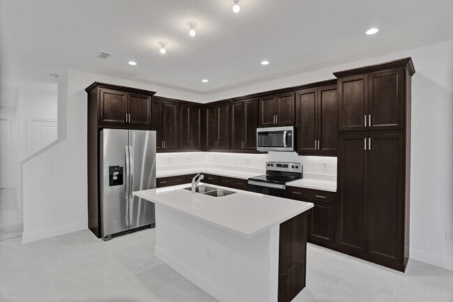 Building Photo - 585 Sanderling Cir