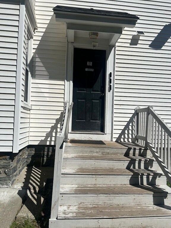 Building Photo - 35 Newcomb Pl