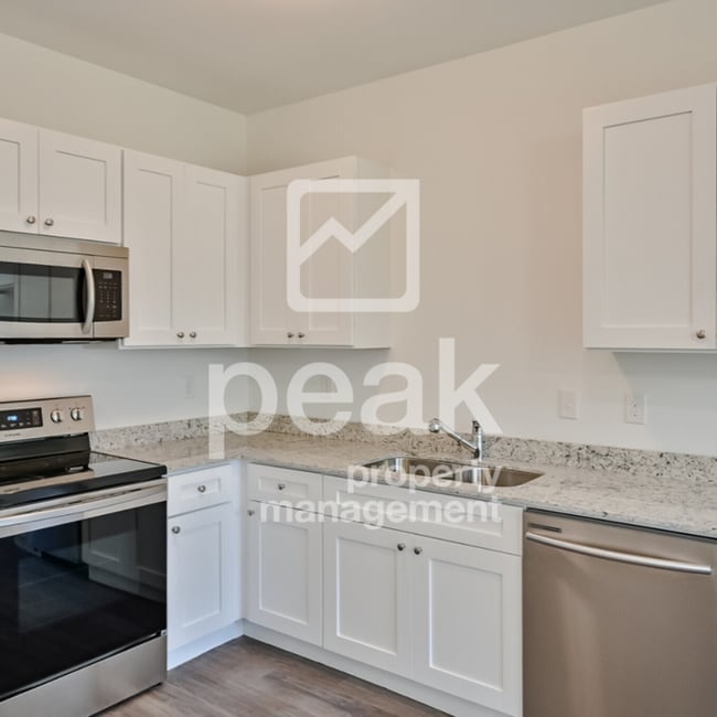 Building Photo - Just in time for SUMMER! Beautiful home re...