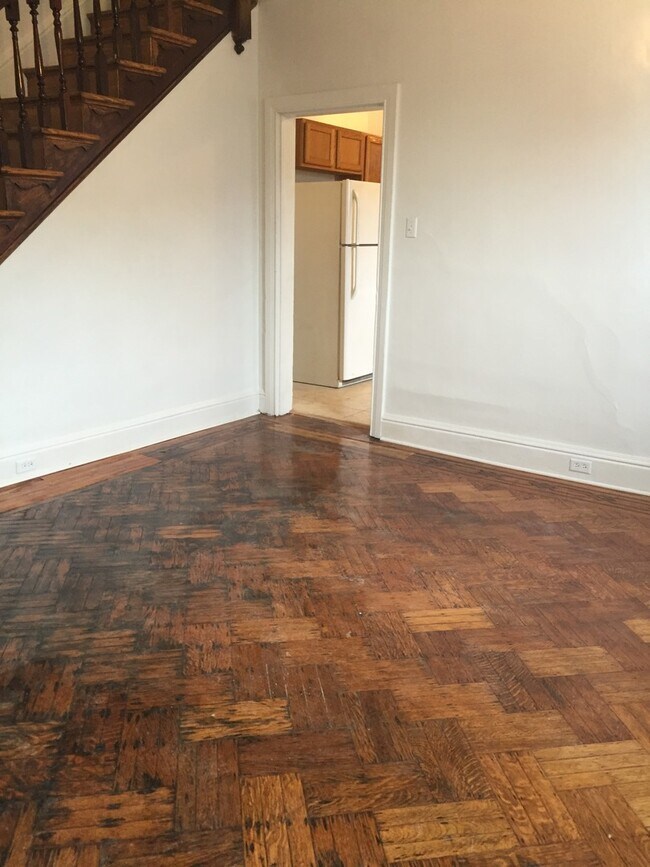 Building Photo - 5 Bedroom, 1 Bath, Parking-York City SD