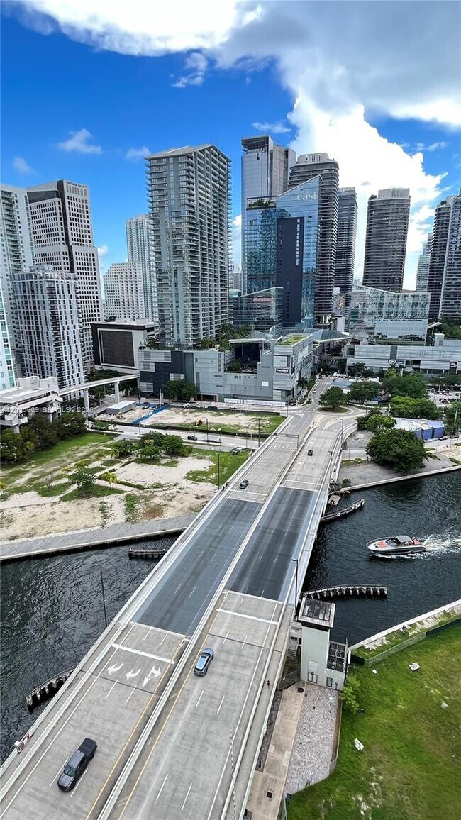 Building Photo - 350 S Miami Ave