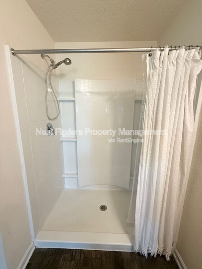 Building Photo - 8118 Meadow Walk Ln