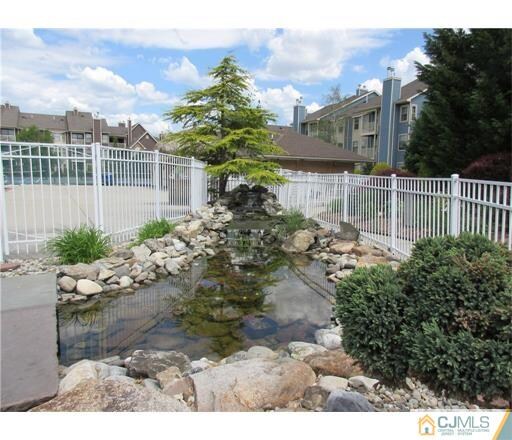 Building Photo - 117 Longfield Ct