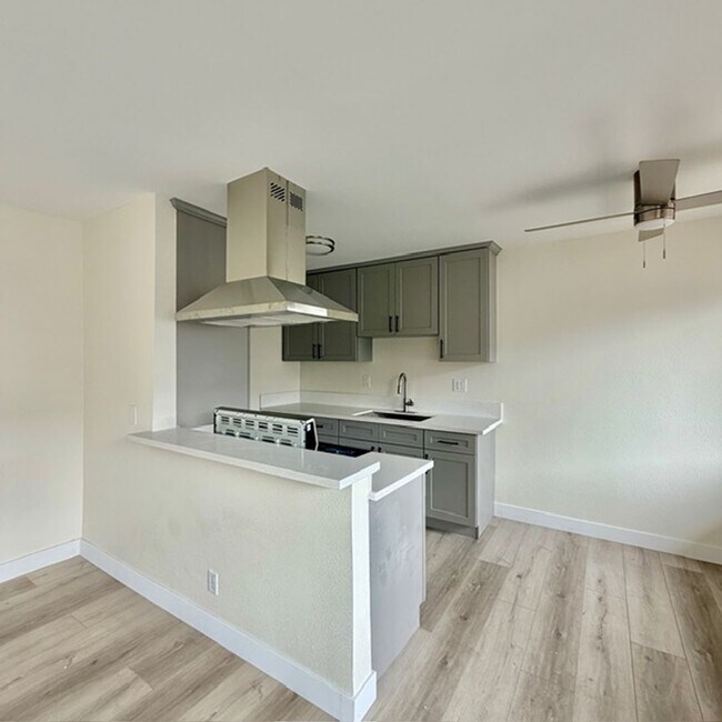 Building Photo - Fully Renovated 1BR in Van Nuys – Modern Kitchen + Parking