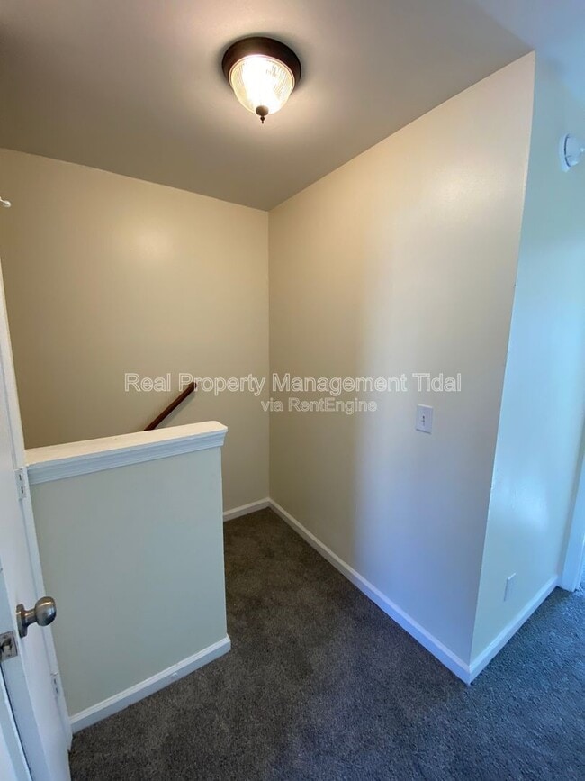 Building Photo - 726 19th St