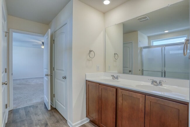 Building Photo - 67 Bostick Ln