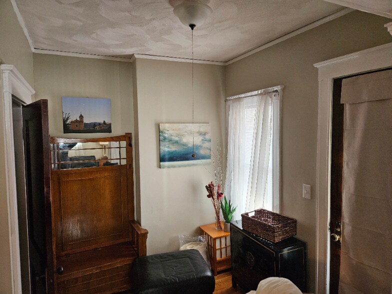 Building Photo - 536 Mt Auburn St