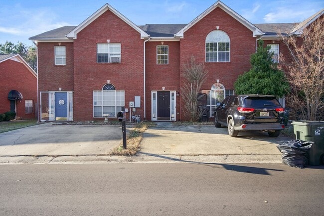 Building Photo - 4 Bedroom 2 Bath Townhouse in Pelham