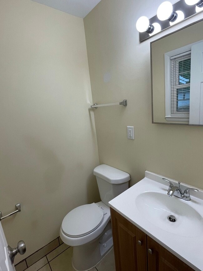 Building Photo - 406 Bryan St