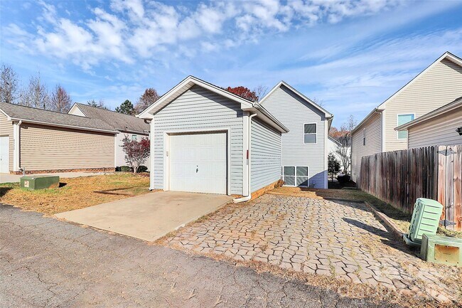 Building Photo - 8116 Dumphries Dr