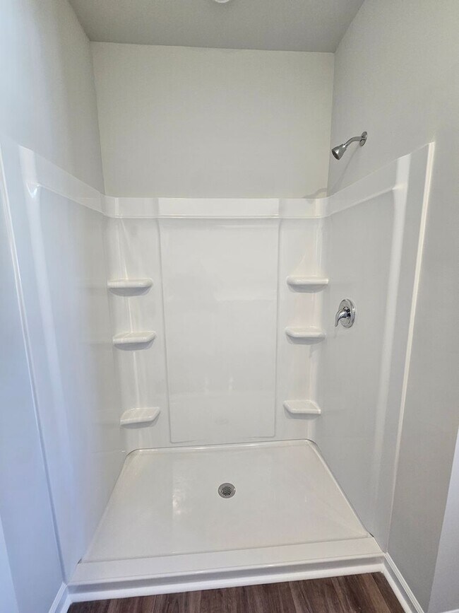 Building Photo - Waterway Commons - 4 Bedroom / Single Car ...