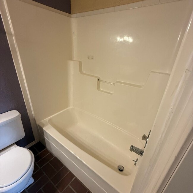 Building Photo - 2 bedroom 2 bath duplex in Nixa available now