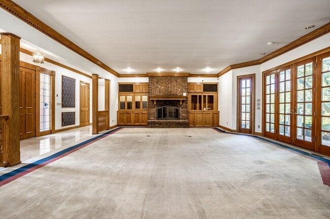 Building Photo - 9628 Summerlakes Dr