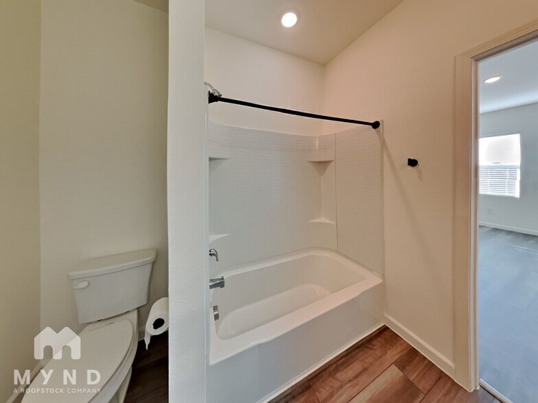 Building Photo - 5549 Ladytown Ln