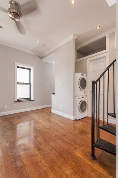 Building Photo - 338 E 100th St