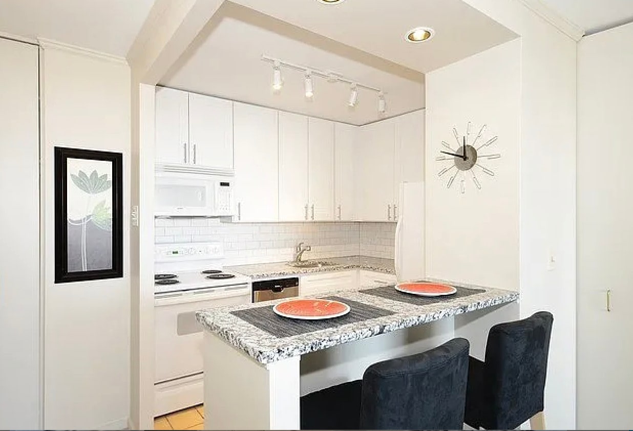 Building Photo - 70 W Burton Pl