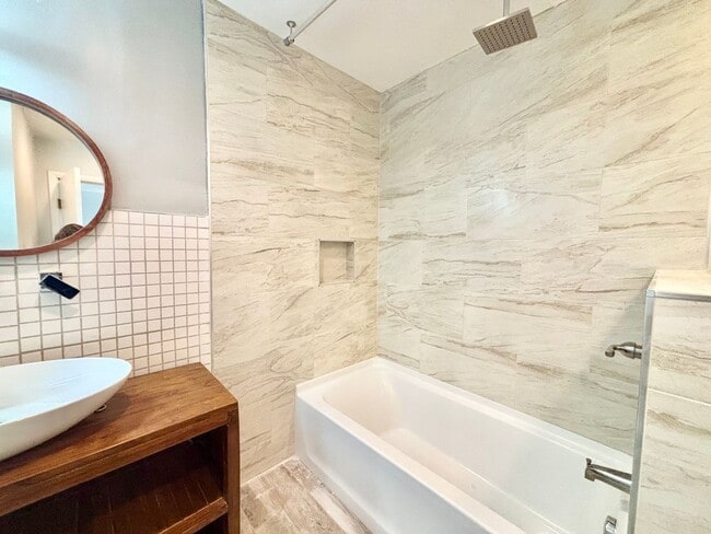 Building Photo - Stunning Virginia Beach Condo with Waterfr...