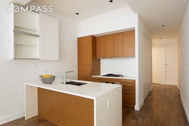 Building Photo - 140 W 22nd St