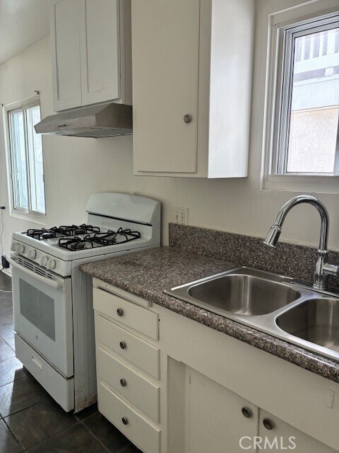 Building Photo - 640 W Imperial Ave