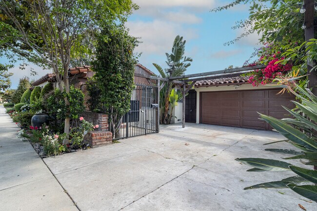 Building Photo - 3940 Hubert Ave